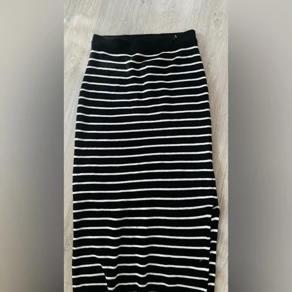 Freshman Black and White Striped Pencil Skirt - Picture 3 of 7